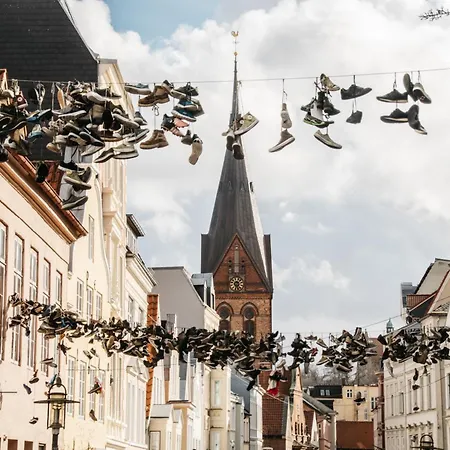 Grosses Mit 2 Balkonen Zentral Am Nordertor フレンスブルク