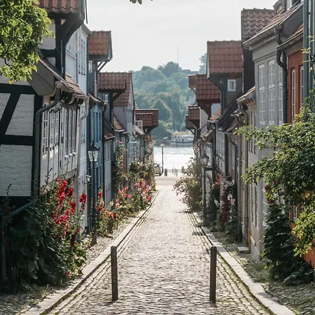 Grosses Mit 2 Balkonen Zentral Am Nordertor * Flensburg