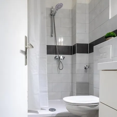 Grosses Mit 2 Balkonen Zentral Am Nordertor * フレンスブルク