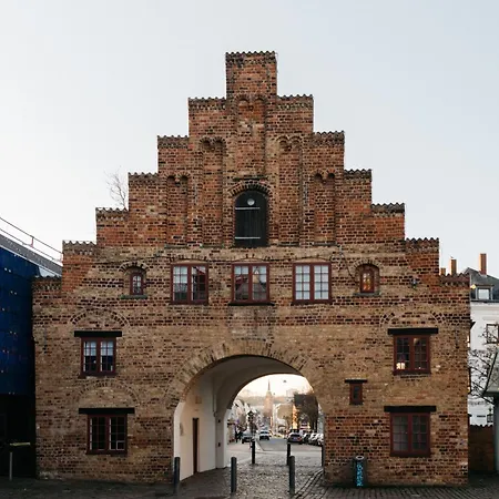 Grosses Mit 2 Balkonen Zentral Am Nordertor アパート フレンスブルク