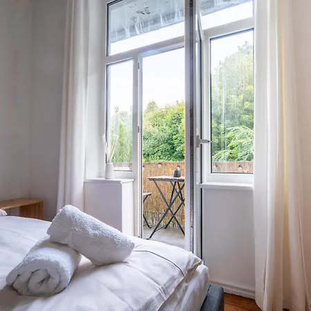 Grosses Mit 2 Balkonen Zentral Am Nordertor Apartment