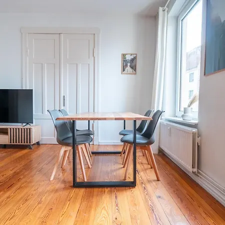 Grosses Mit 2 Balkonen Zentral Am Nordertor Apartmán *