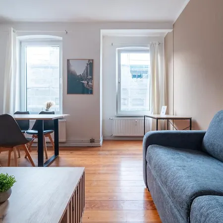 Grosses Mit 2 Balkonen Zentral Am Nordertor アパート